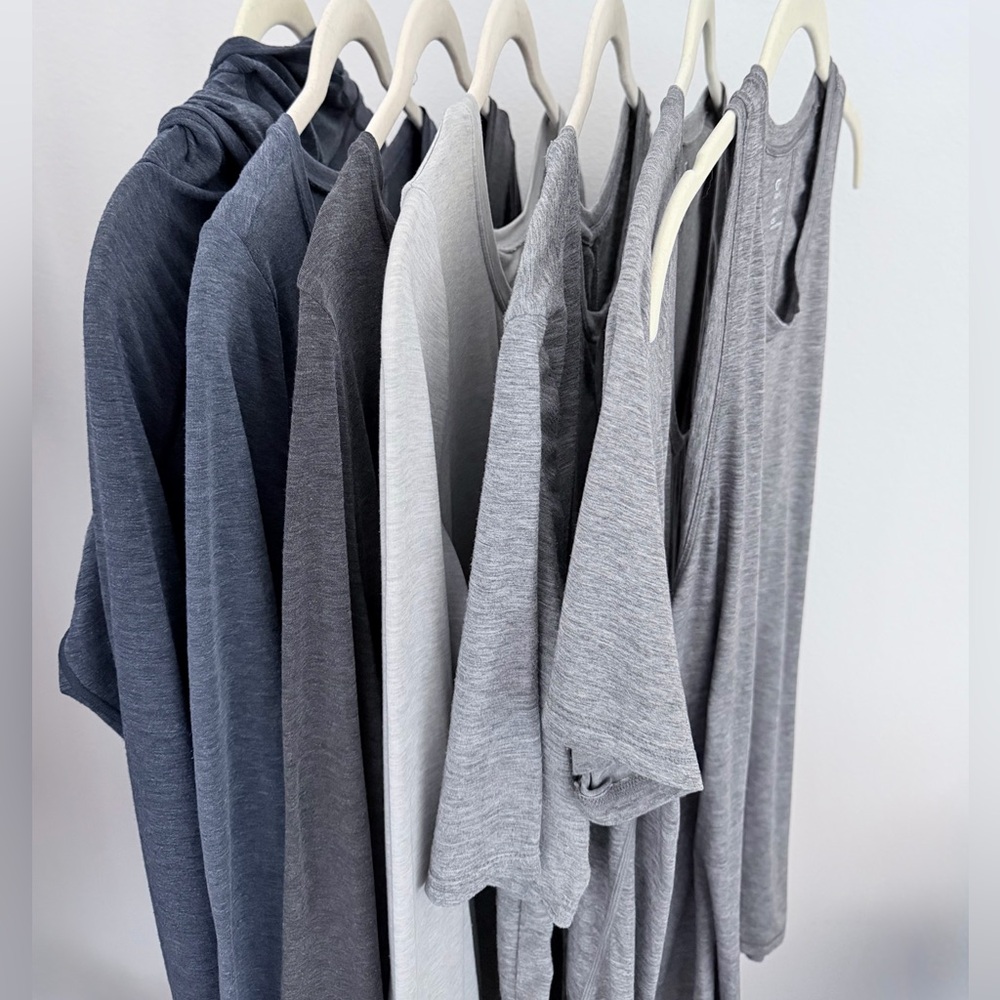 LOT 7 GAP Light Grey, Heather Grey, Heather Blue GapFit Breathable Tops XS/S